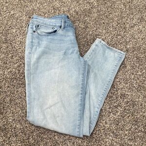 Slight Curve Mid Rise Skinny Jeans 6/28 Levi’s